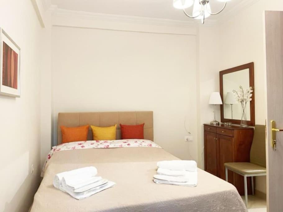 Crimson Suite: 1-bedroom In Thessaloniki