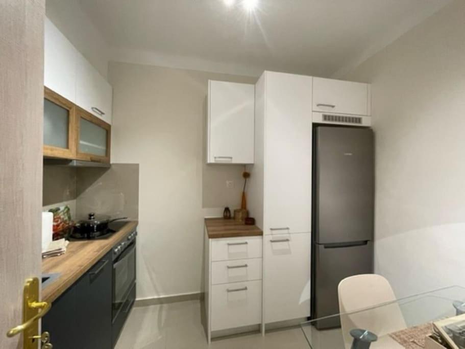 Crimson Suite: 1-bedroom In Apartment *